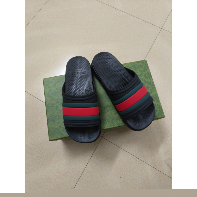 G*u*i slippers